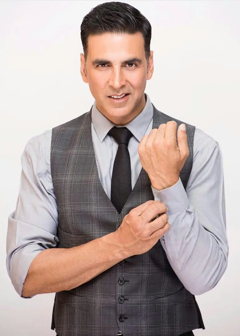 akshay kumar - Cafe Owner